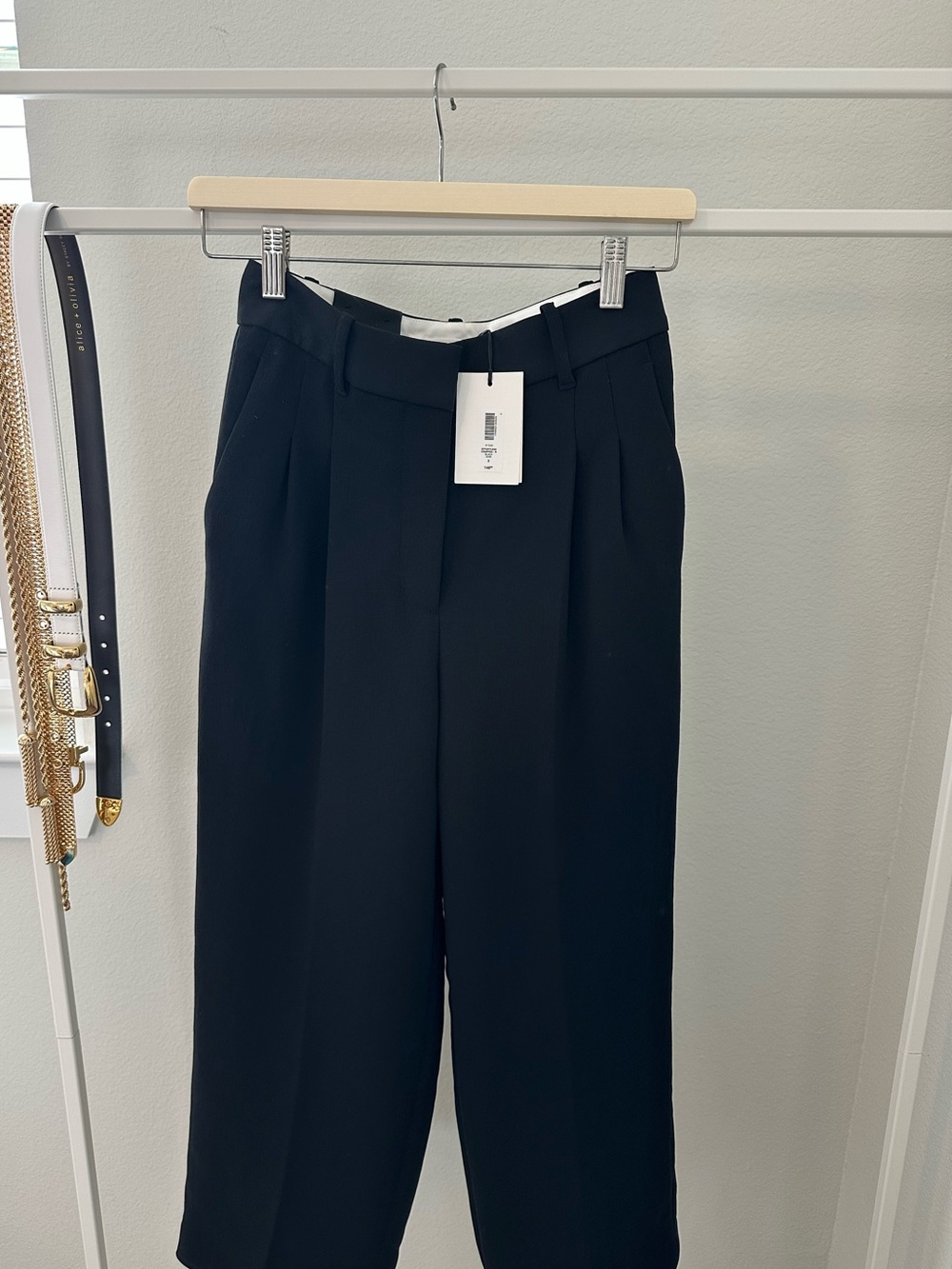 Aritzia Effortless Pant in Black